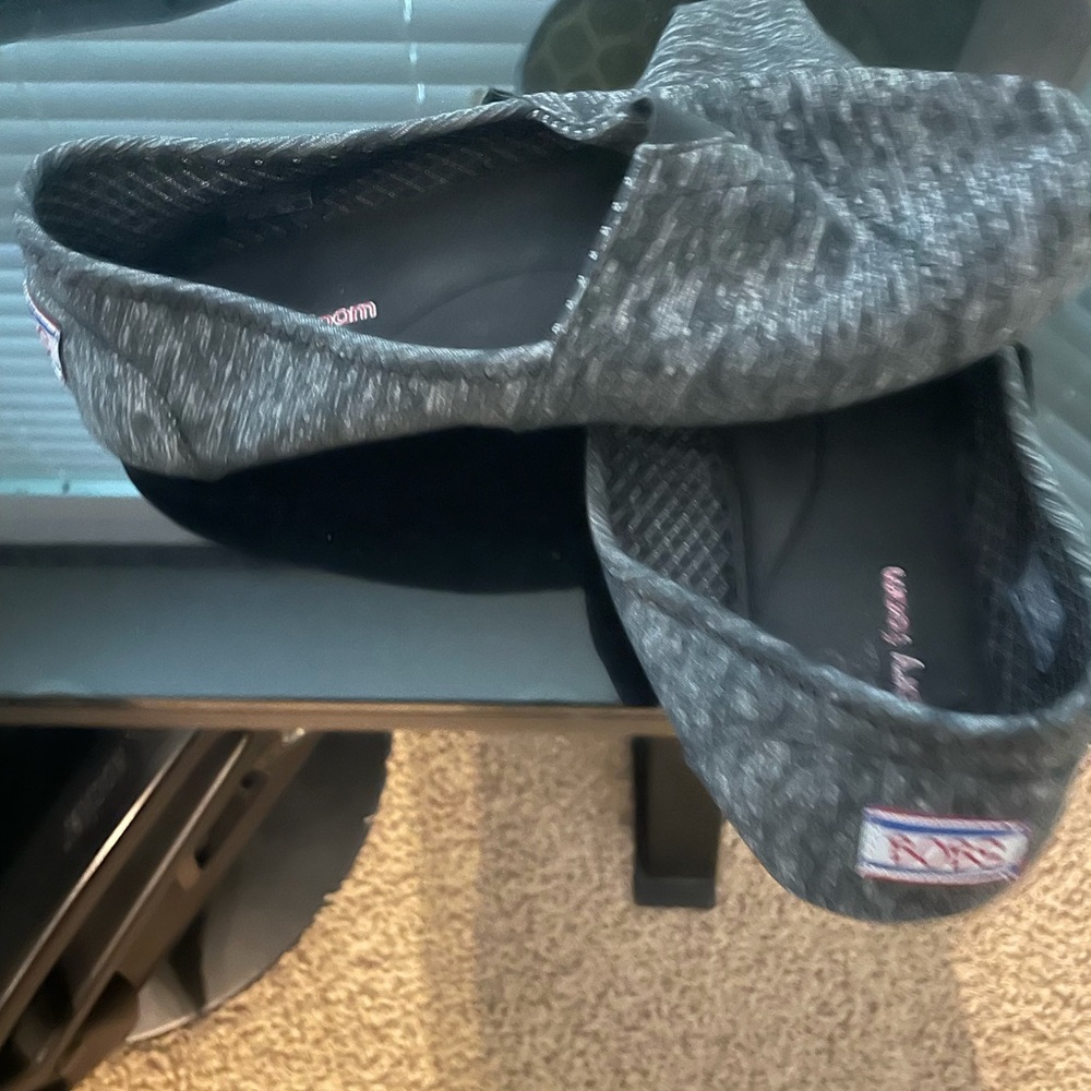 Women’s bobs size 8